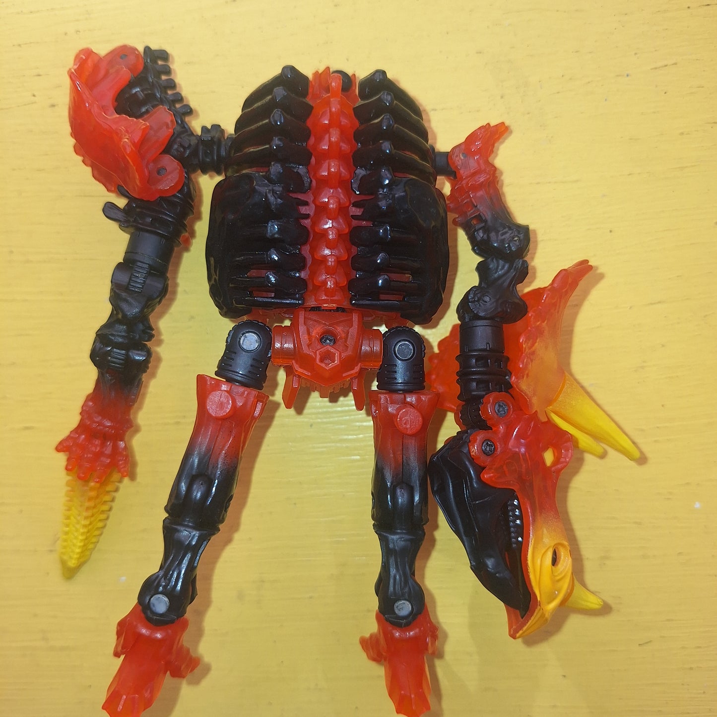 Transformers Generations Selects Deluxe Class Tricranius Beast Power