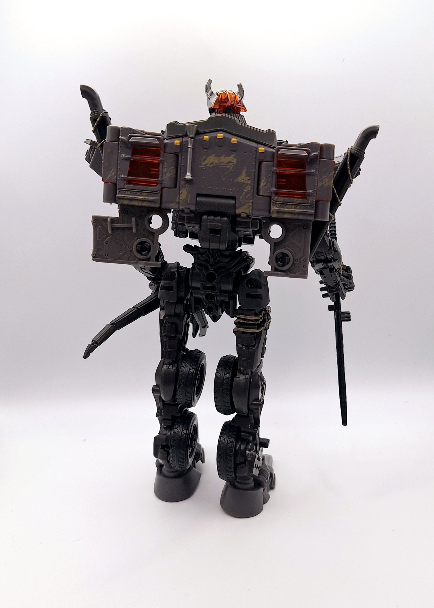 Transformers Studio Series Leader Class Scourge