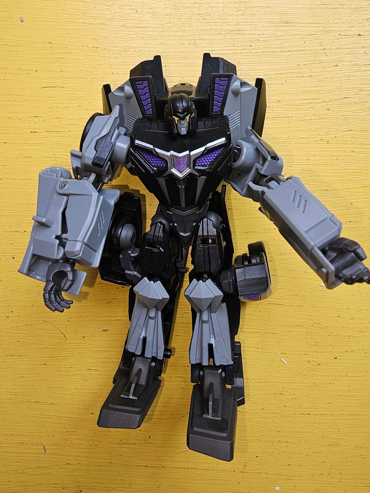 Transformers Studio Series Deluxe War for Cybertron Gamer Edition Barricade