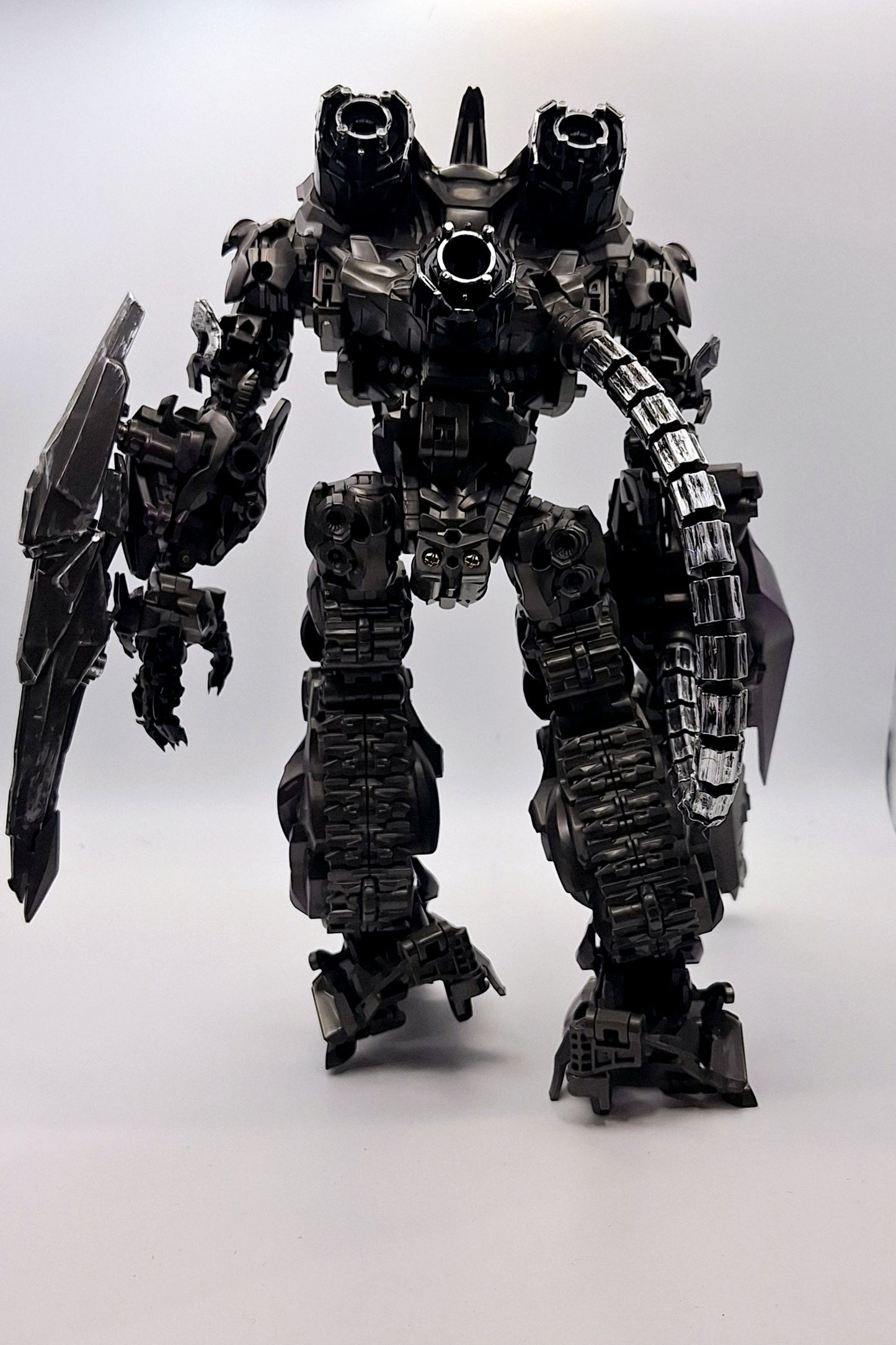 Transformers Studio Series Leader Class DOTM Shockwave