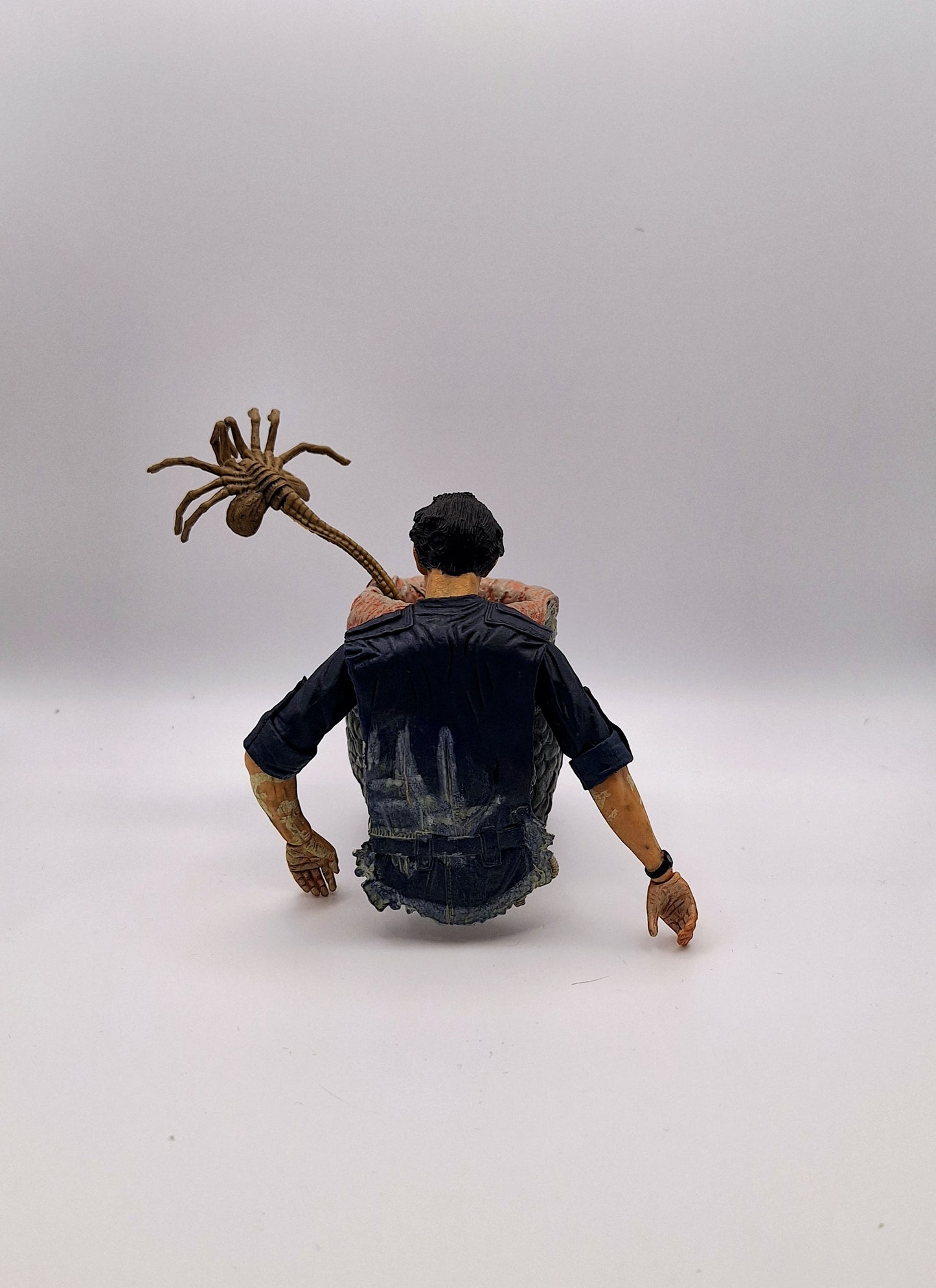 Neca Aliens Battle Damaged Bishop & Facehugger Egg figure