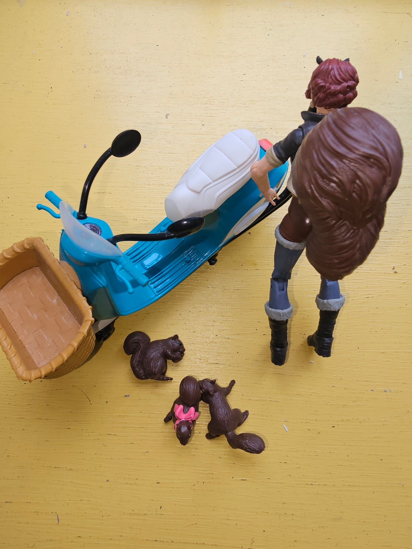 Marvel Legends Deluxe Squirrel Girl