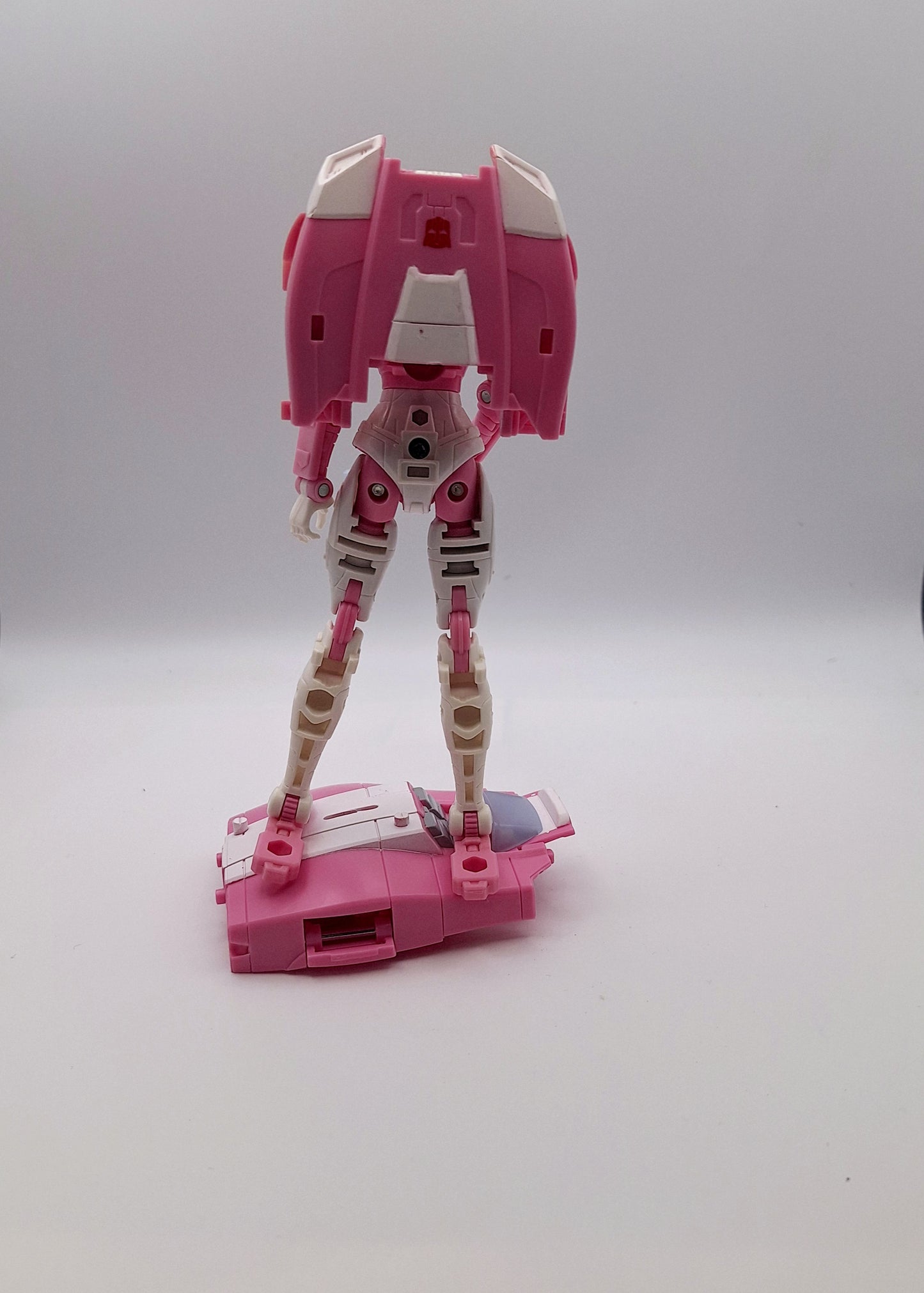 Transformers WFC Earthrise Arcee