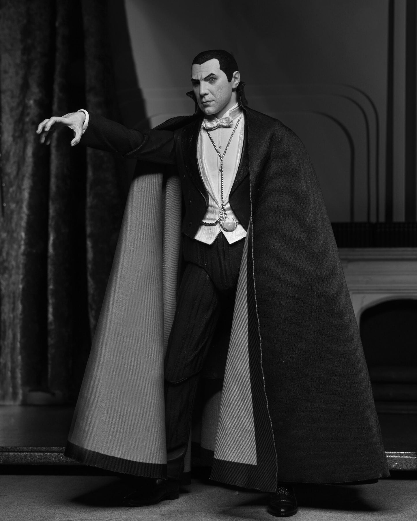 Universal Monsters
7” Scale Action Figure – Ultimate Dracula (Carfax Abbey)