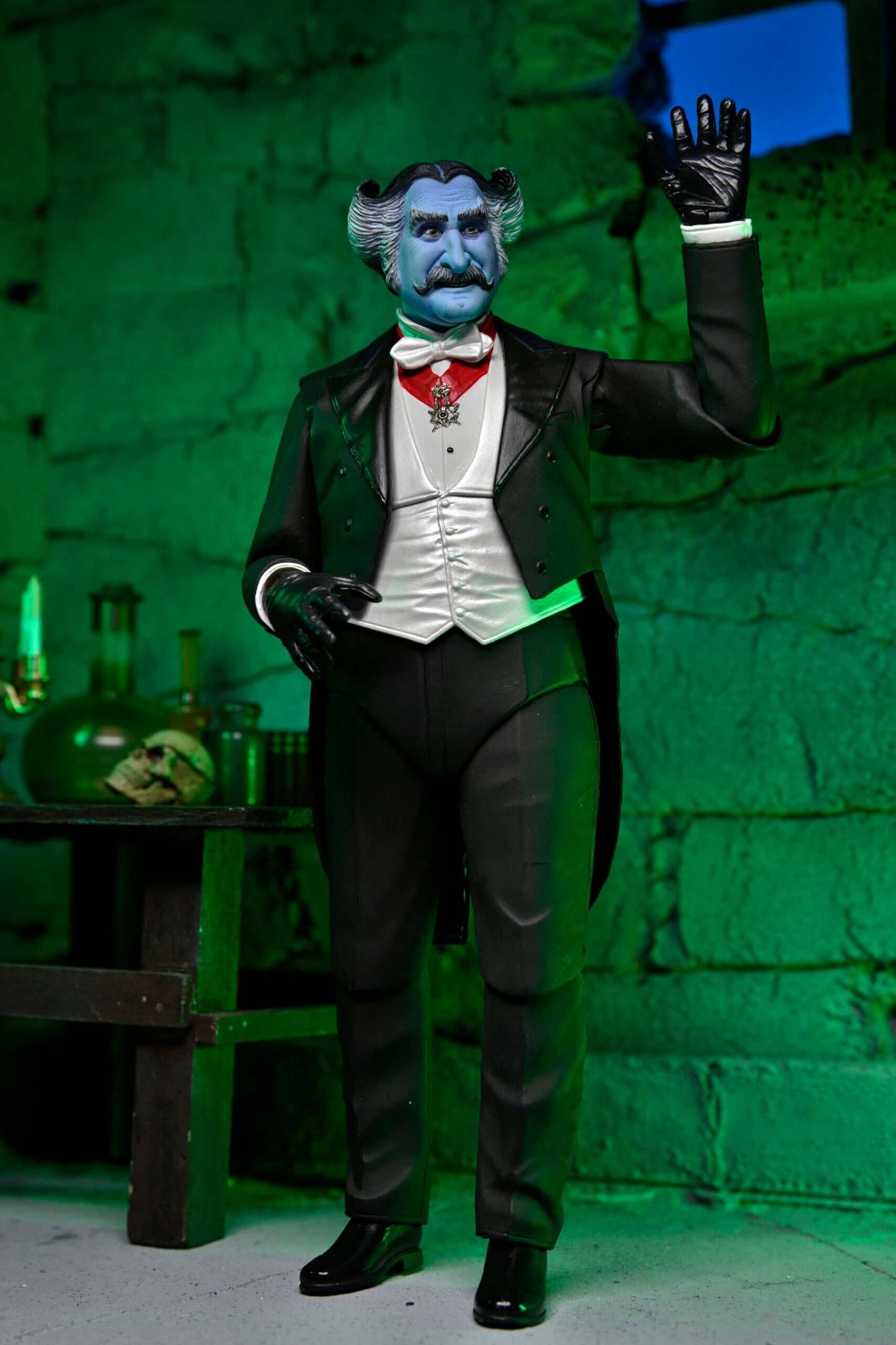 The Munsters (2022) 7″ Scale Action Figure – Ultimate The Count