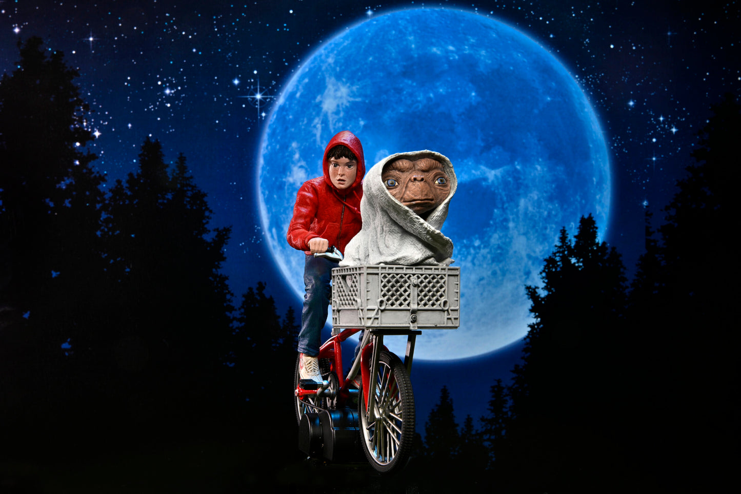 E.T. The Extra-Terrestrial 40th Anniversary
7″ Scale Action Figure – Elliott & E.T. on Bicycle