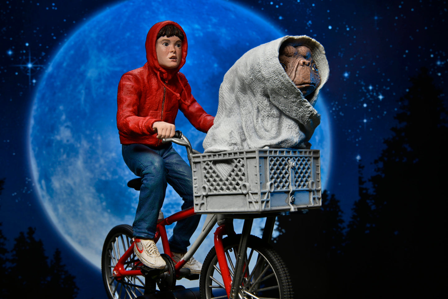 E.T. The Extra-Terrestrial 40th Anniversary
7″ Scale Action Figure – Elliott & E.T. on Bicycle