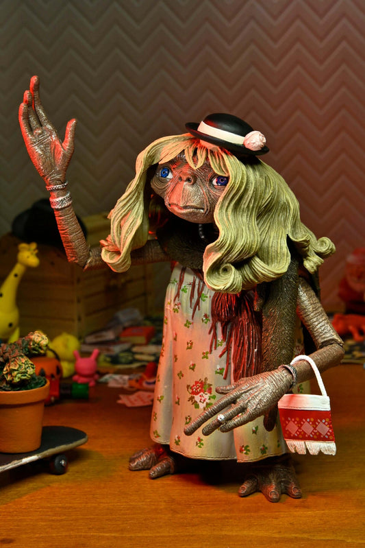 E.T. 40th Anniversary
7” Scale Action Figure – Ultimate Dress Up E.T.