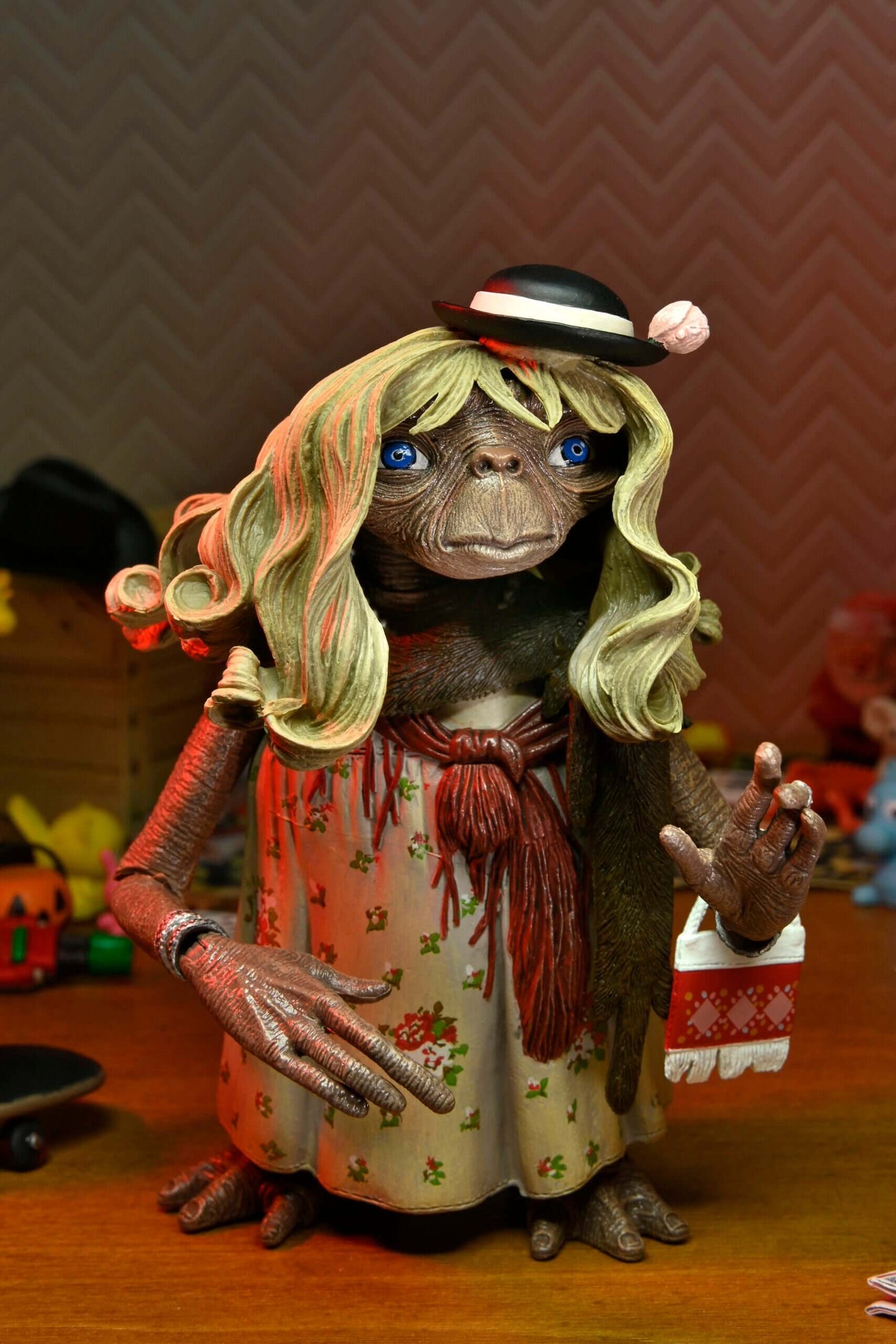 E.T. 40th Anniversary
7” Scale Action Figure – Ultimate Dress Up E.T.