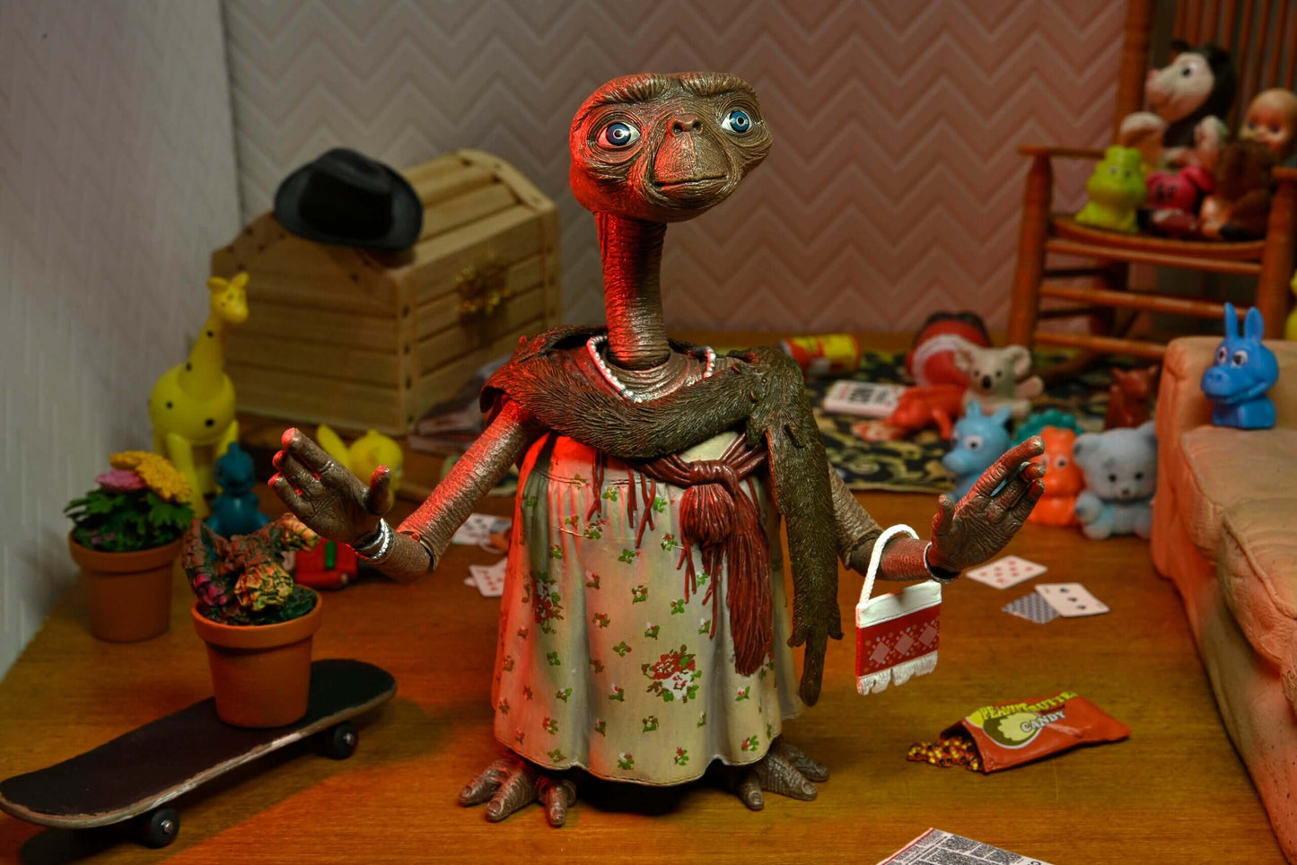 E.T. 40th Anniversary
7” Scale Action Figure – Ultimate Dress Up E.T.