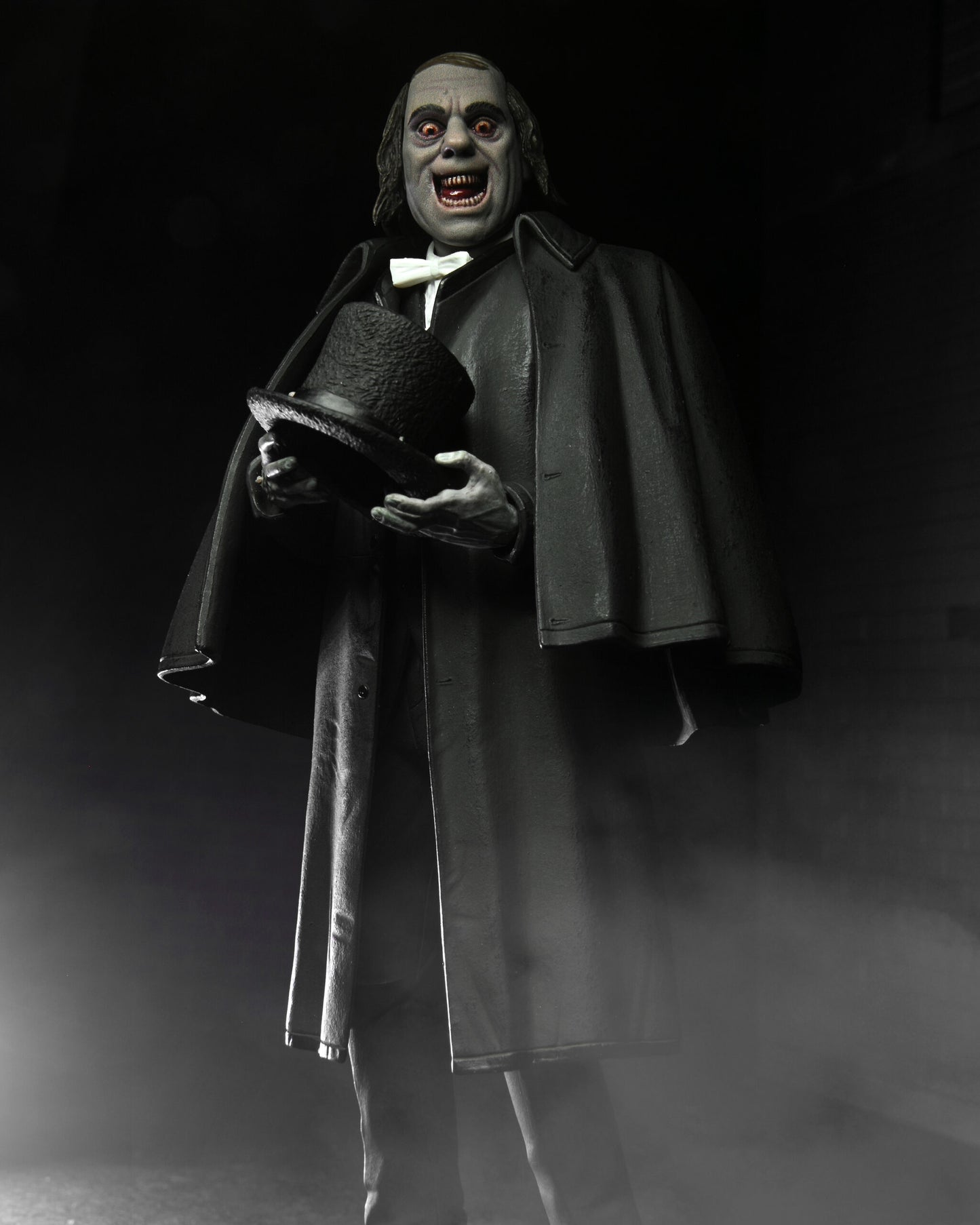 London After Midnight (1927)
7″ Scale Action Figure – Ultimate Professor Edward Burke