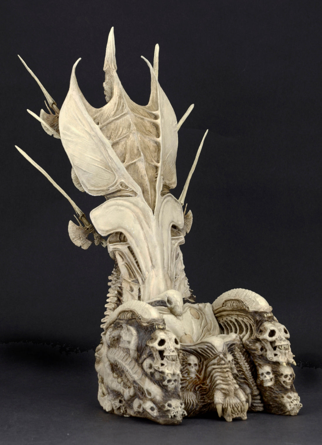 Pre-order January 2025 Predator - Bone Throne Diorama Element