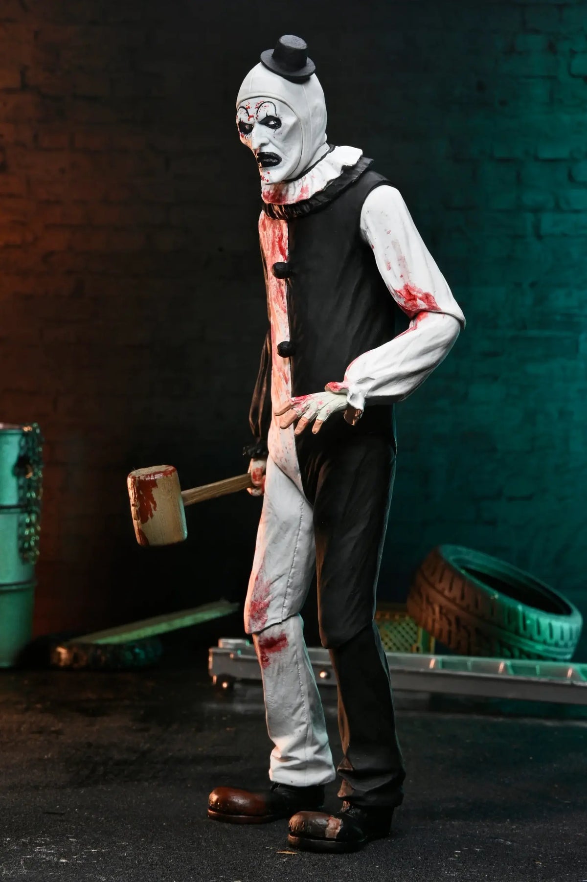 NECA Terrifier 2 – Art the Clown Ultimate 7″ Scale Action Figure (Blood Splattered)
