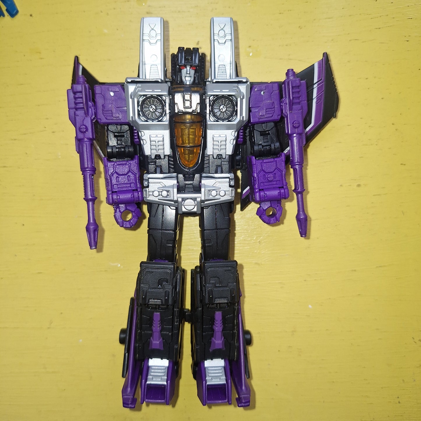 Transformers WFC Earthrise Skywarp