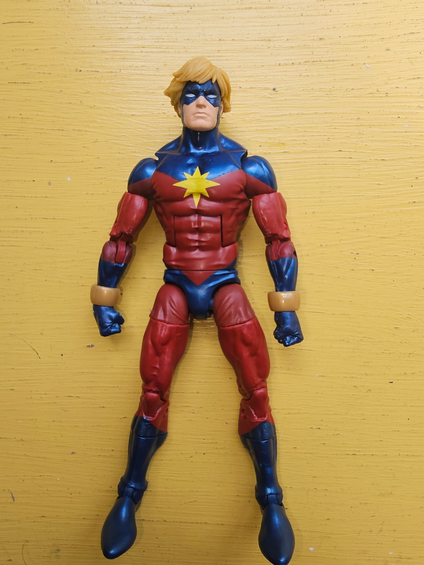 Marvel Legends Captain Mar-vell