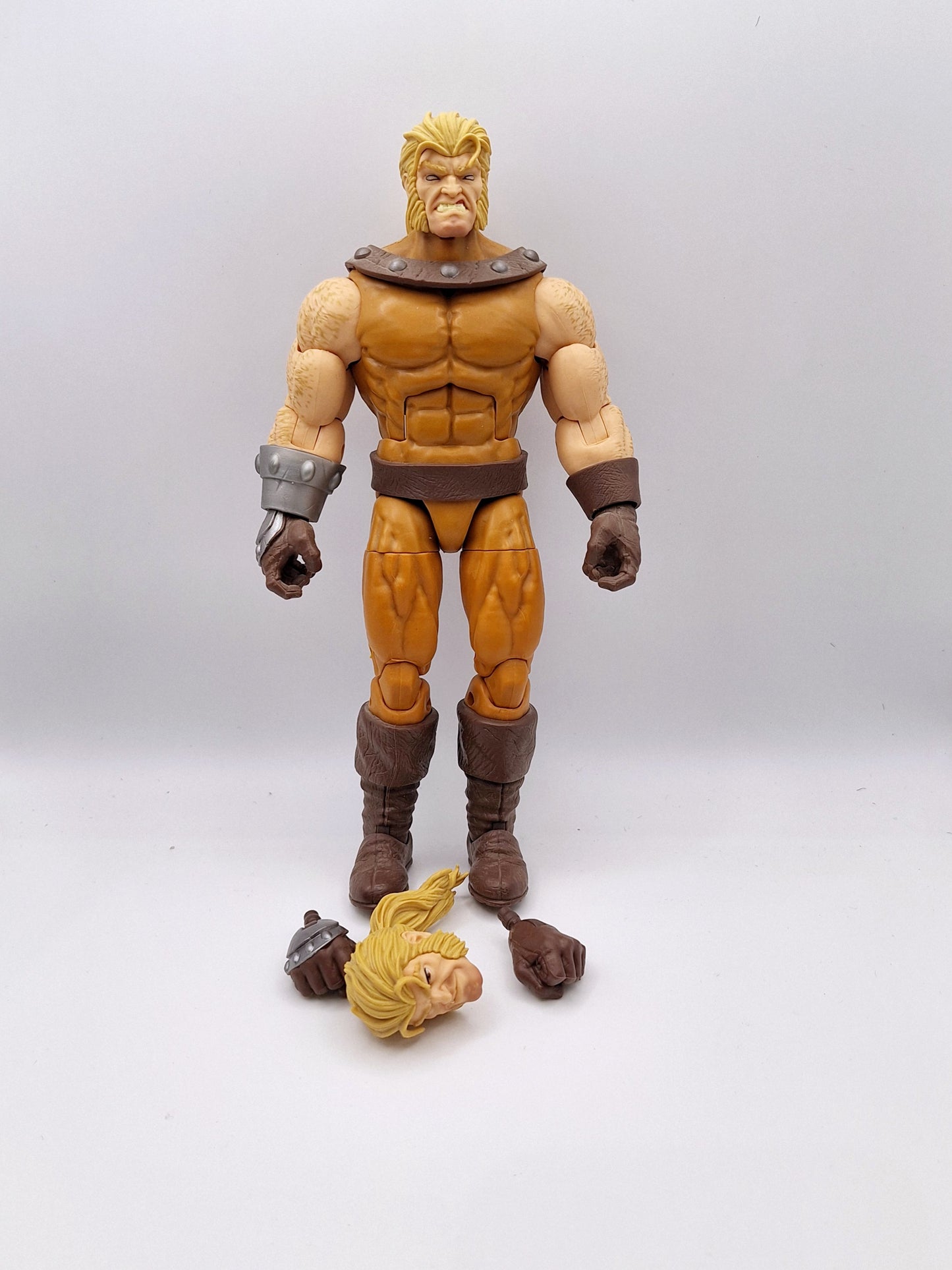 Marvel Legends Sabertooth