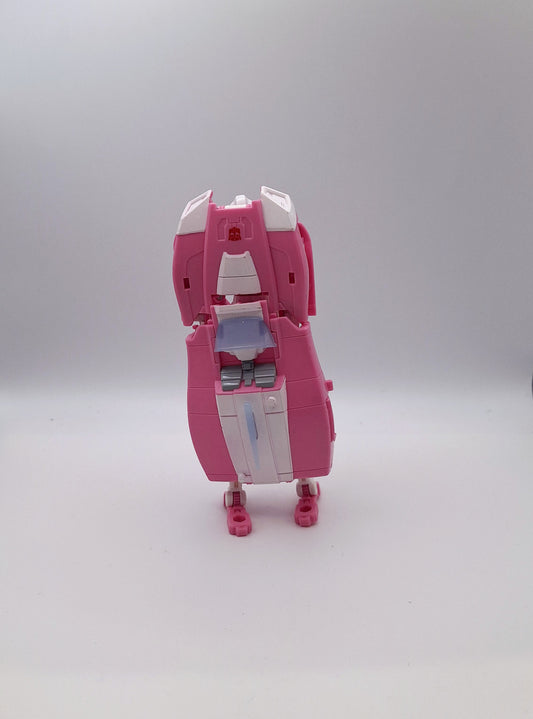 Transformers WFC Earthrise Arcee