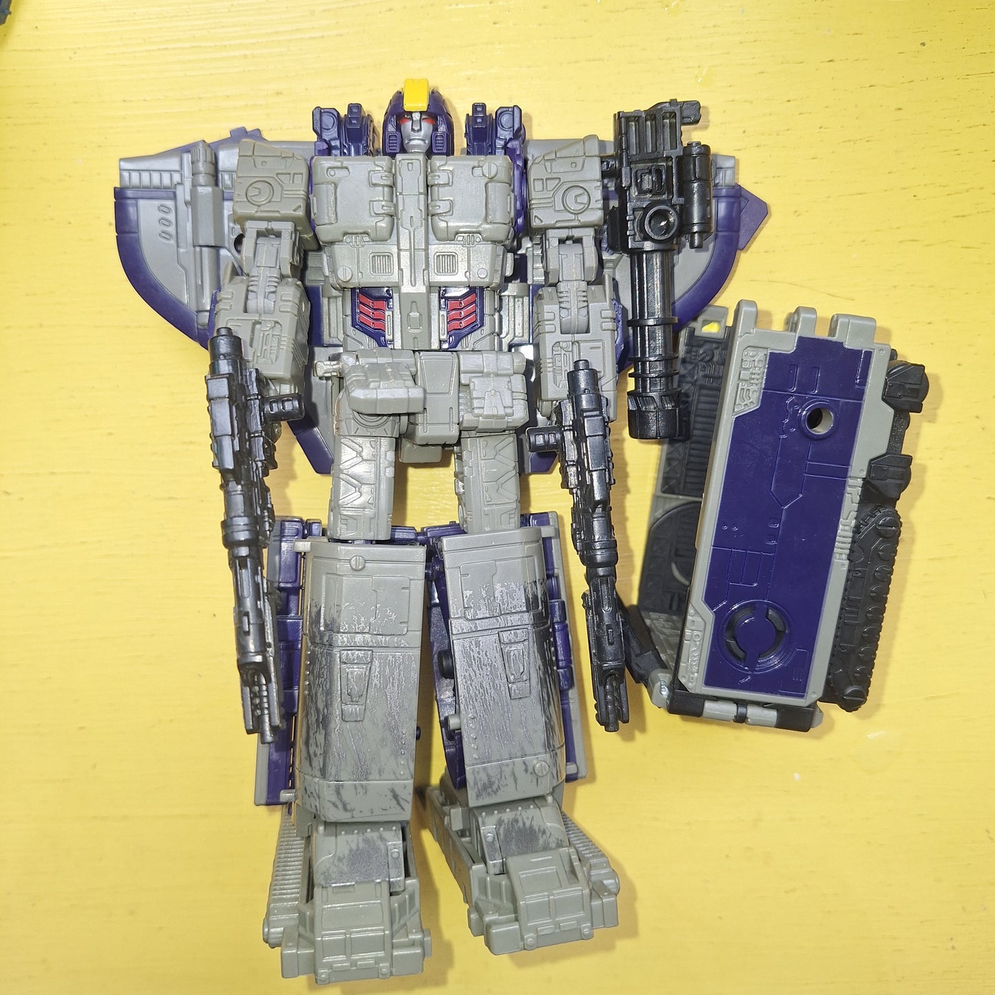 Transformers WFC Earthrise Astrotrain Leader Class
