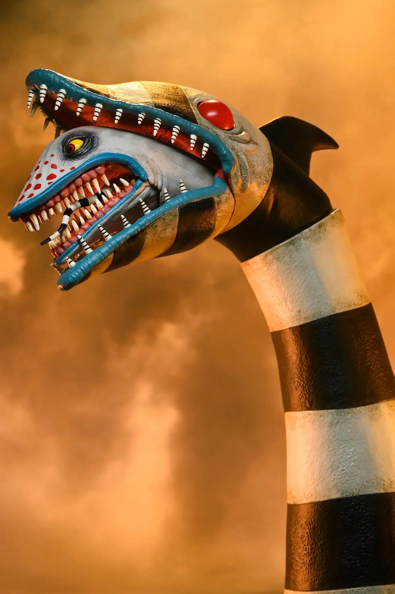 NECA Beetlejuice Matador and Sandworm Ultimate 7″ Scale Action Figure 2 Pack