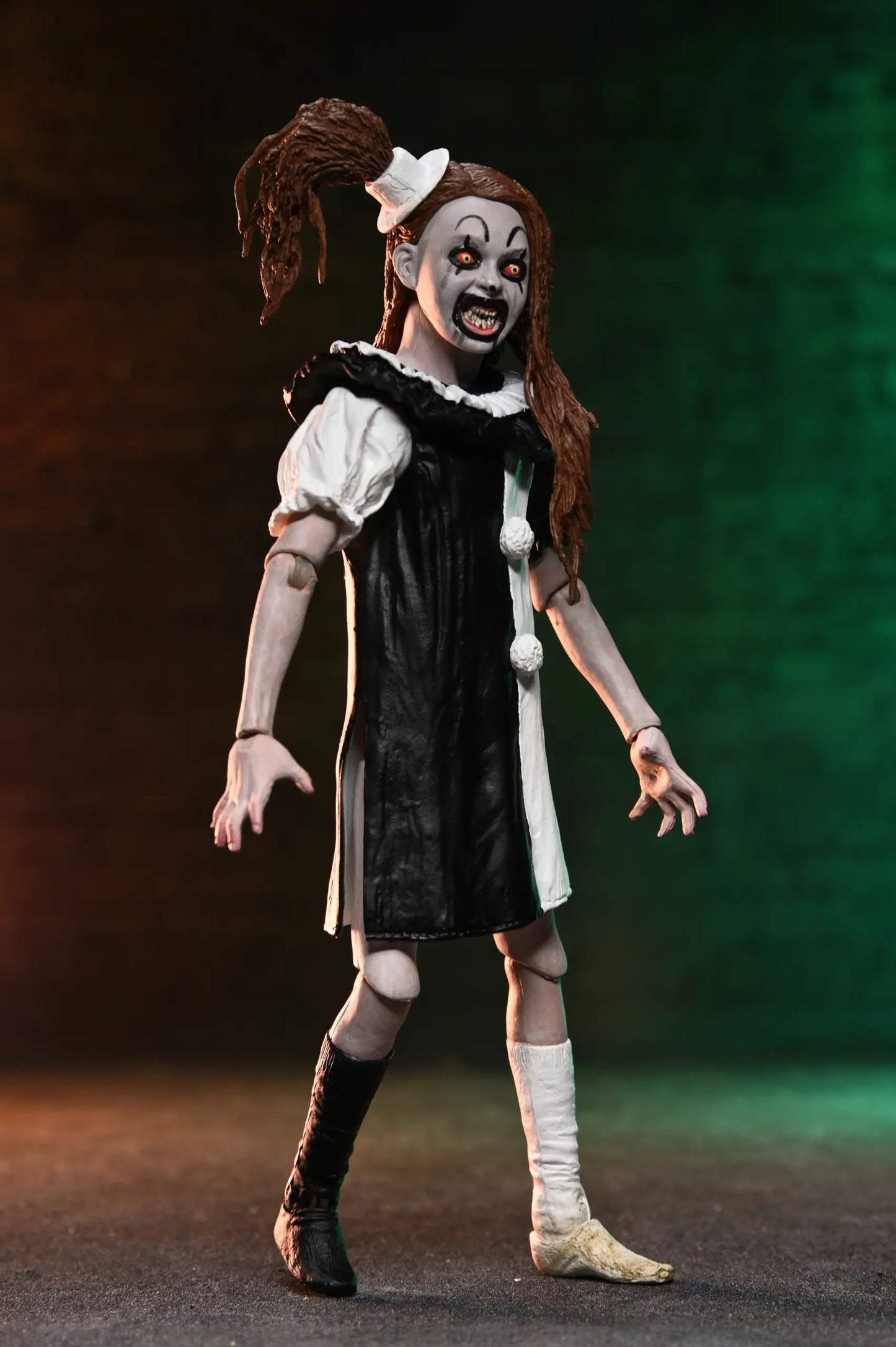 NECA Terrifier 2 – Art the Clown and Little Pale Girl Ultimate 7″ Scale Action Figure 2 Pack