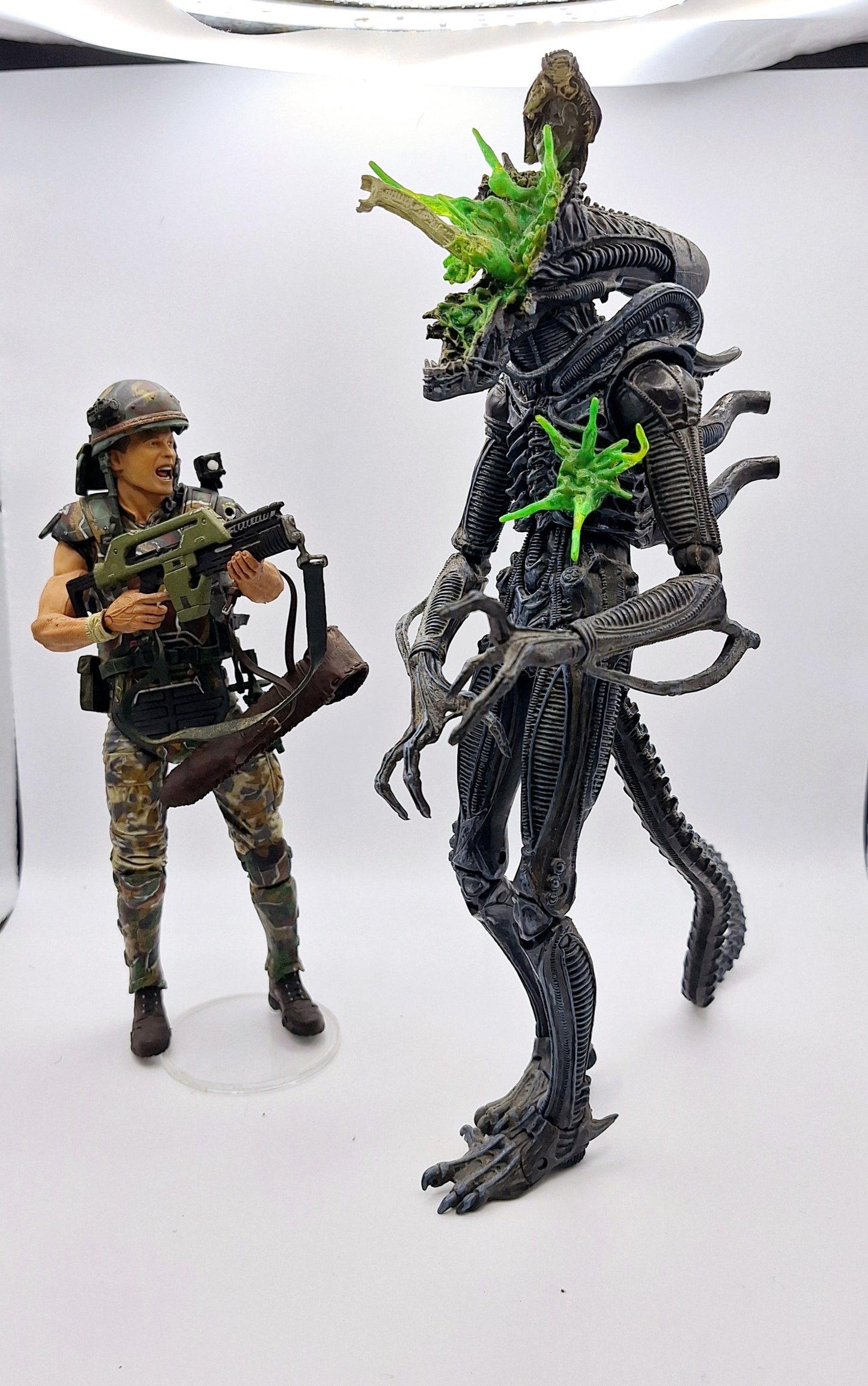 NECA Aliens Corporal Dwayne Hicks Vs Xenomorph Warrior 2013