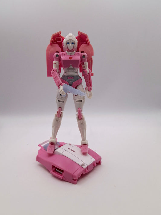 Transformers WFC Earthrise Arcee