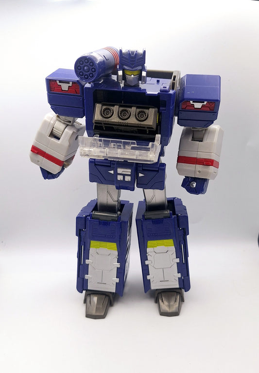 Transformers Titans Return Soundwave