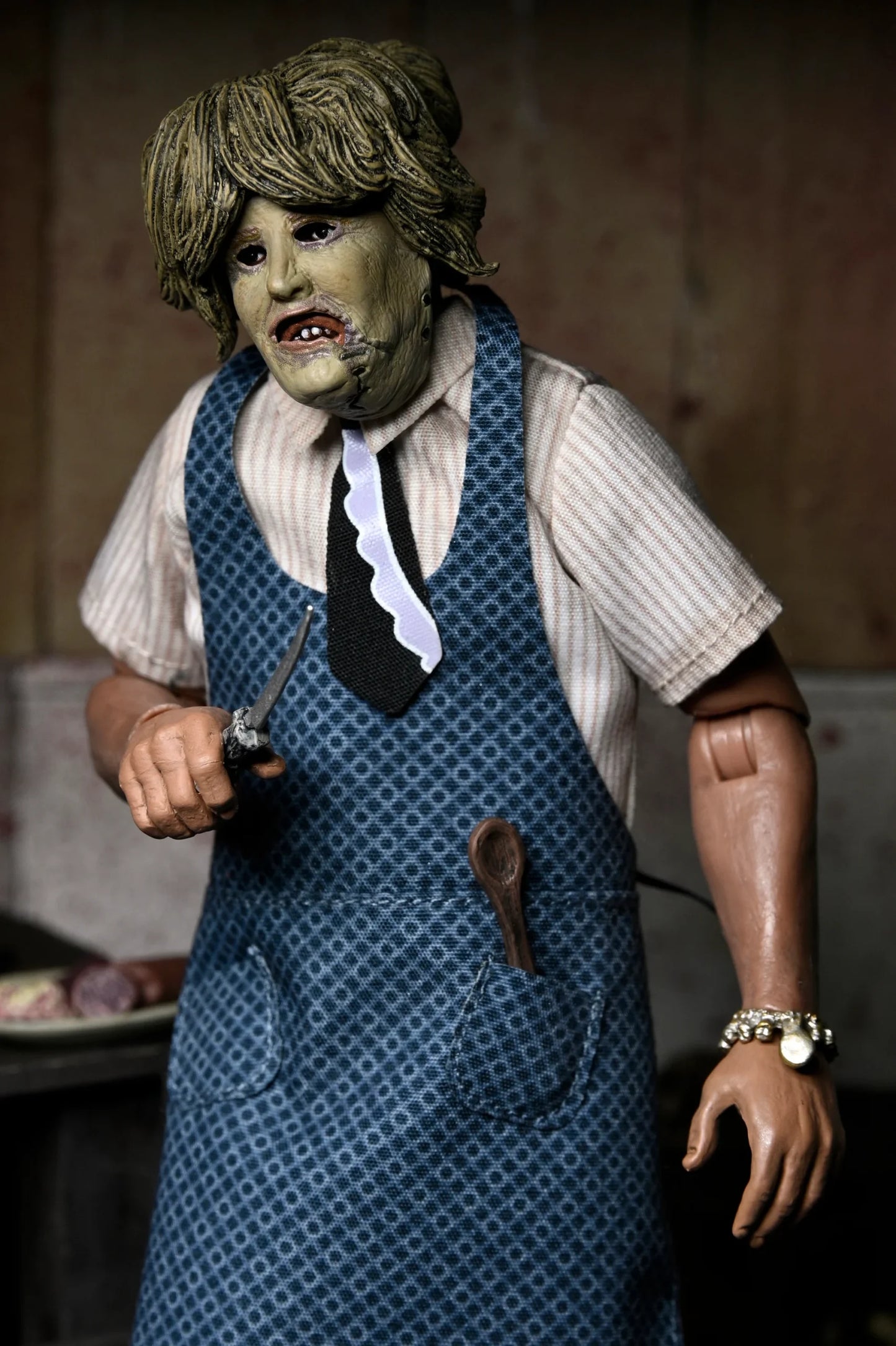 NECA The Texas Chainsaw Massacre – Leatherface Old Lady Mask 8″ Scale Clothed Action Figure