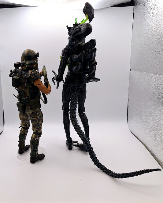 NECA Aliens Corporal Dwayne Hicks Vs Xenomorph Warrior 2013