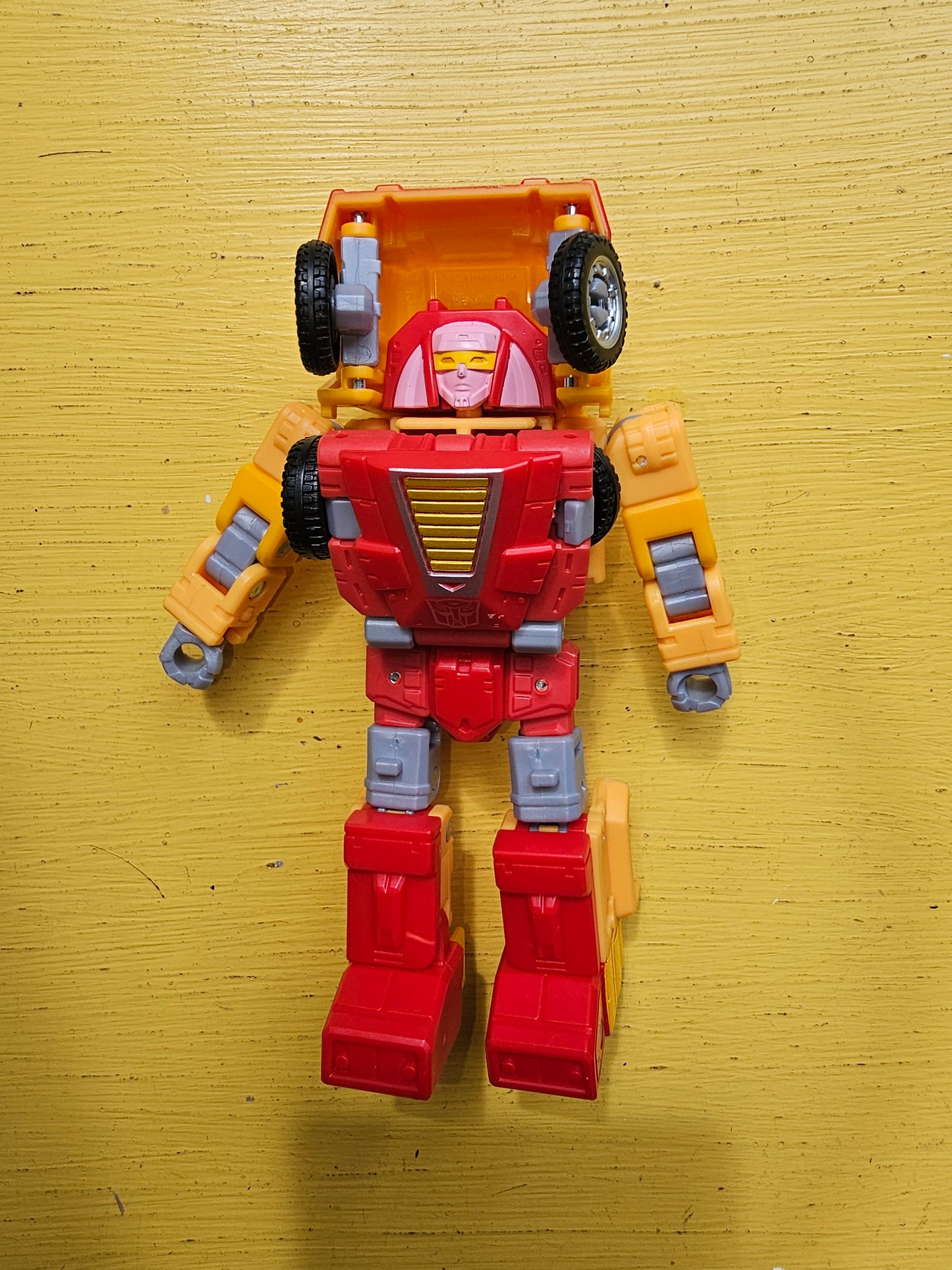 Transformers Legacy United Go Bot Guardian Smallfoot (Yellow Gears)