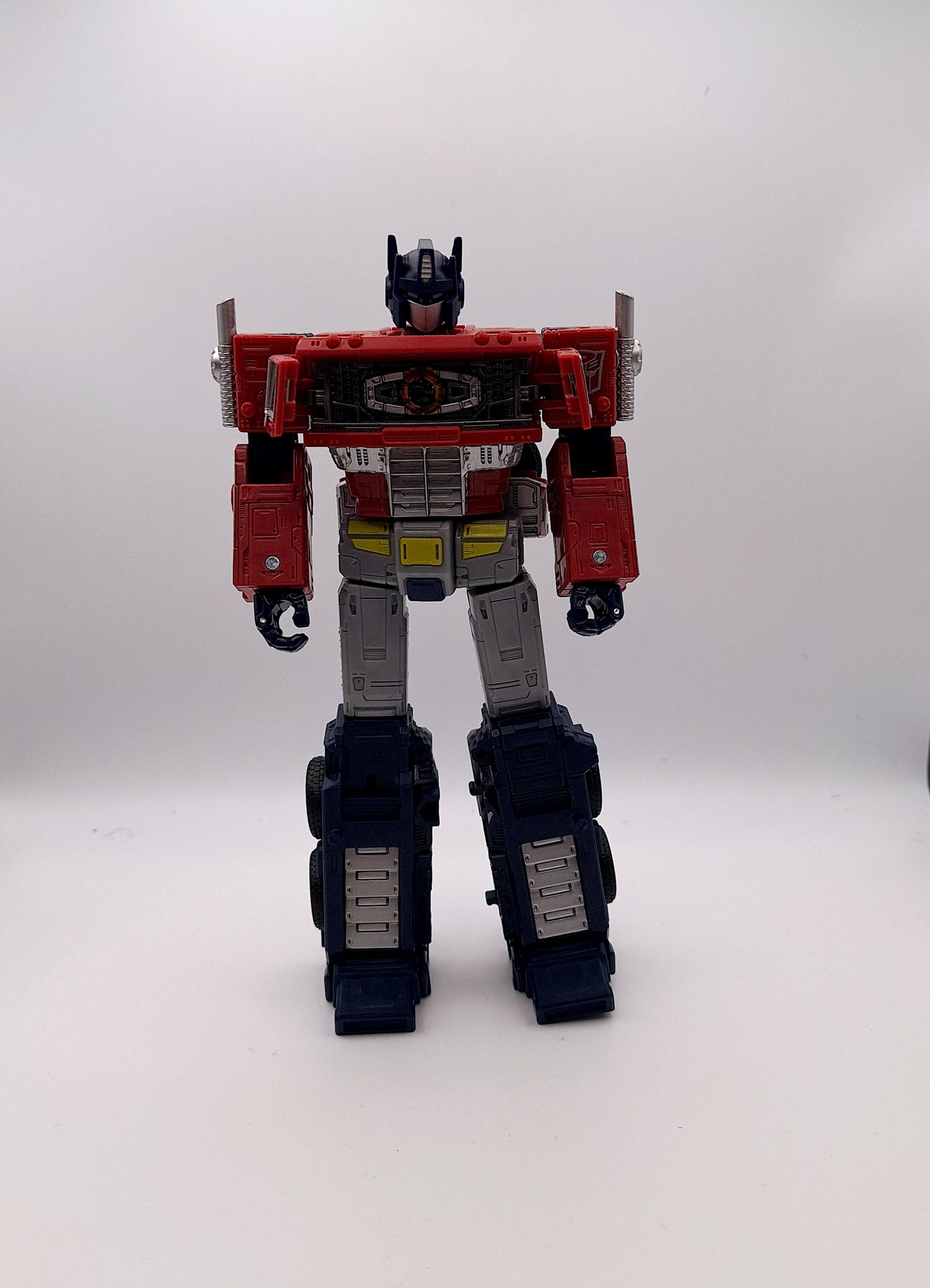Transformers WFC Kingdom Voyager Optimus Prime