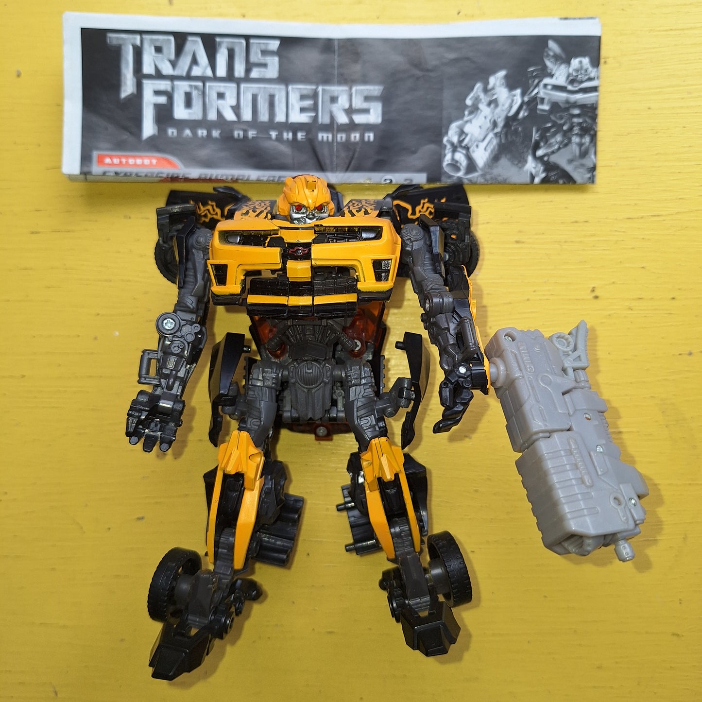 Transformers DOTM Deluxe Cyberverse Bumblebee