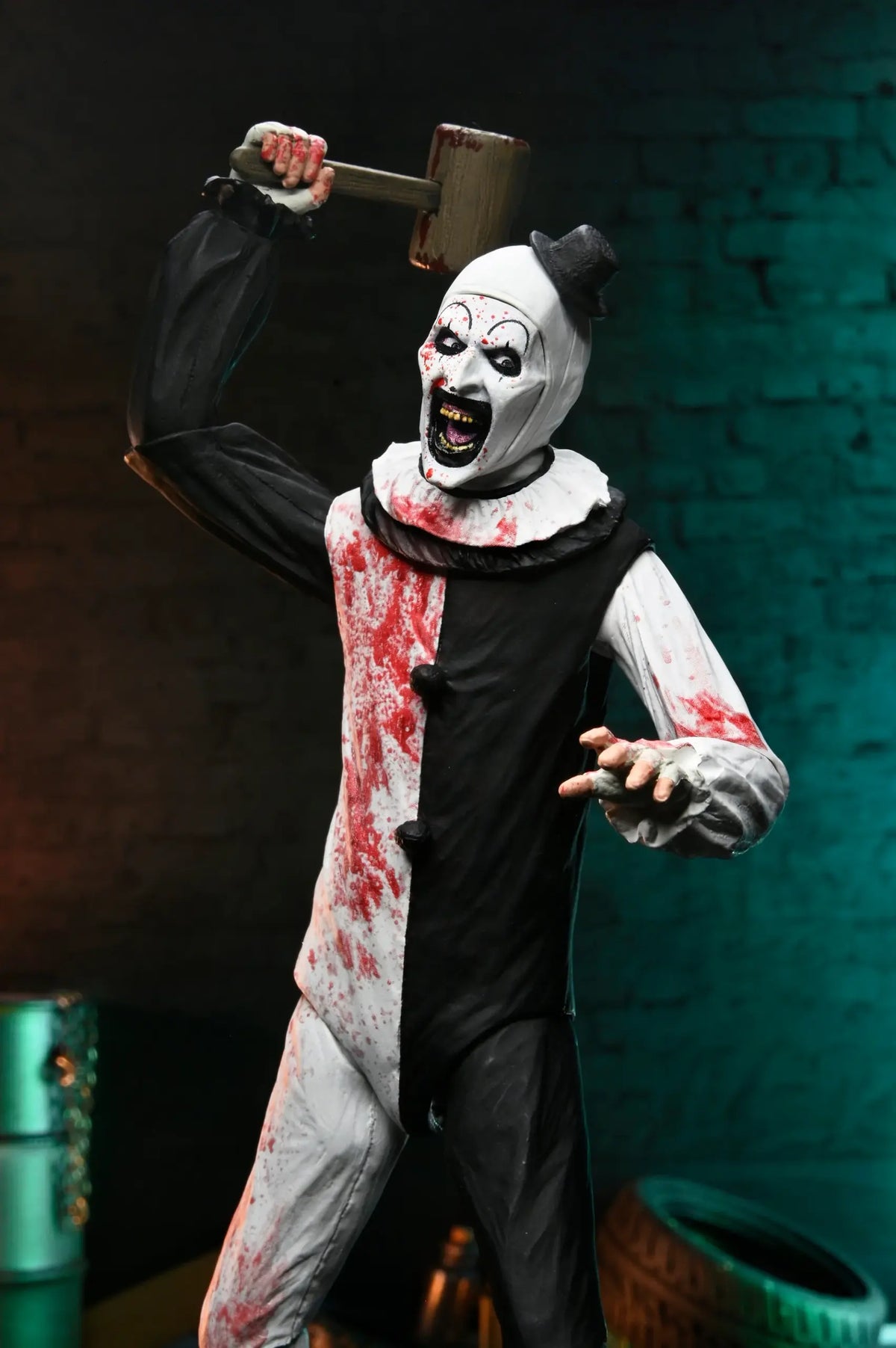 NECA Terrifier 2 – Art the Clown Ultimate 7″ Scale Action Figure (Blood Splattered)