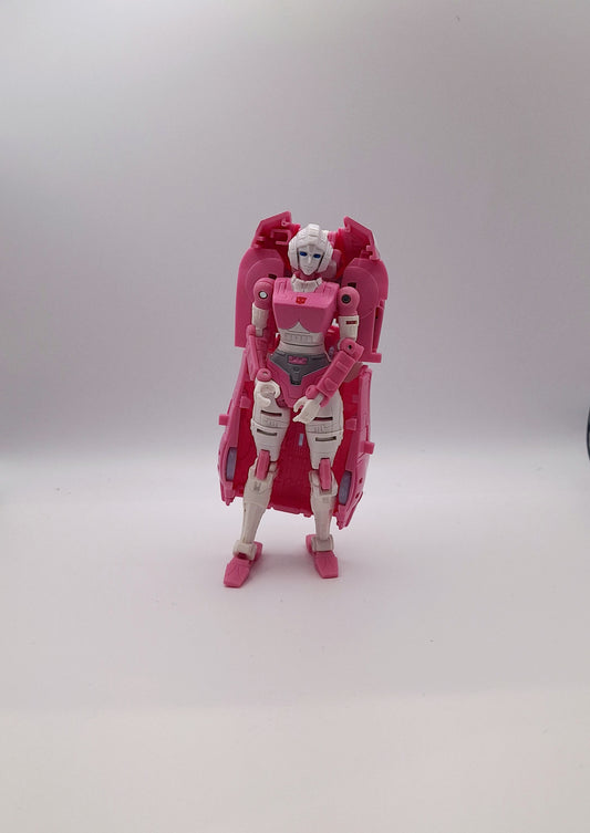Transformers WFC Earthrise Arcee
