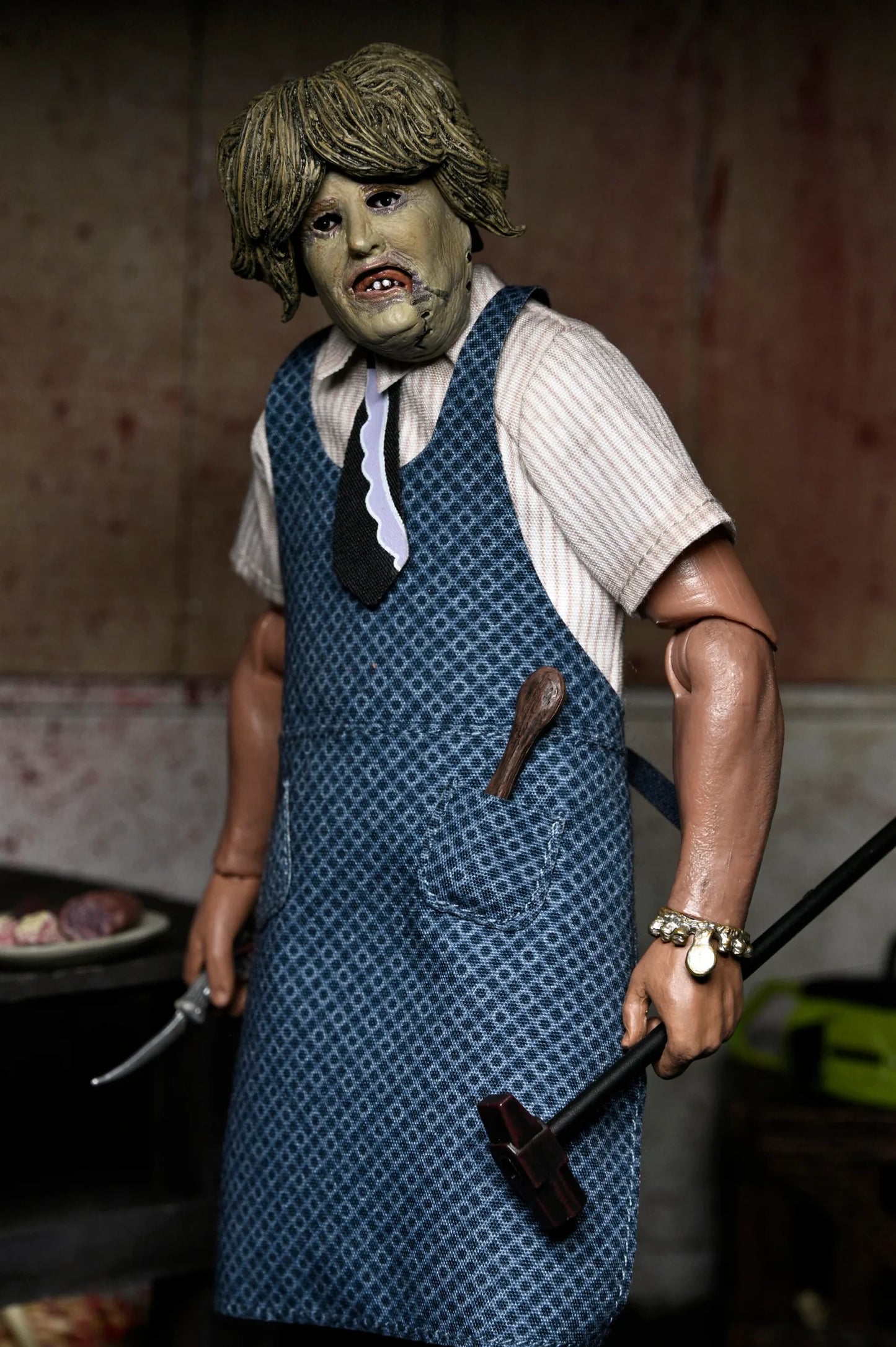 NECA The Texas Chainsaw Massacre – Leatherface Old Lady Mask 8″ Scale Clothed Action Figure