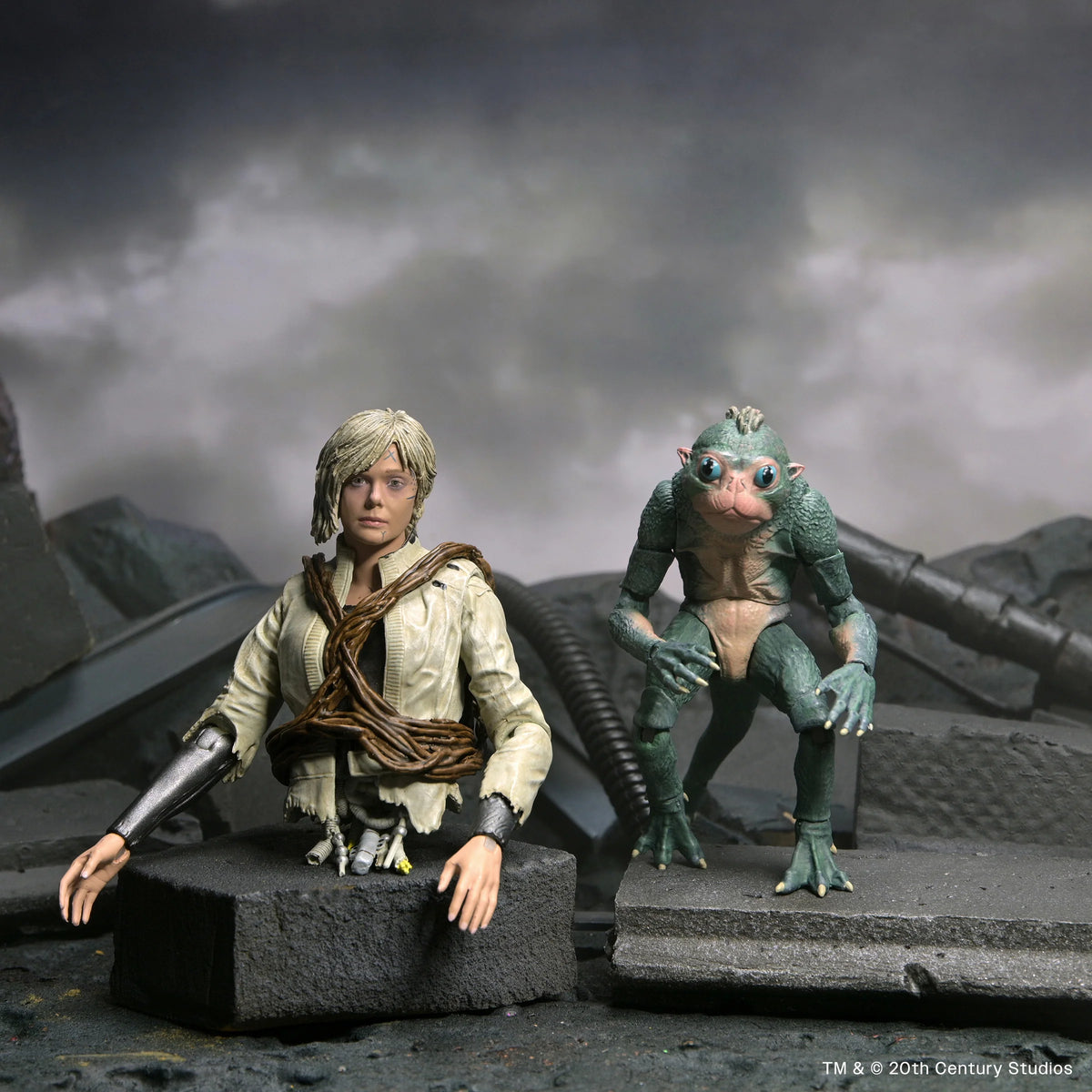 NECA Predator: Badlands – Thia & Bud Ultimate 7″ Scale Action Figure Set