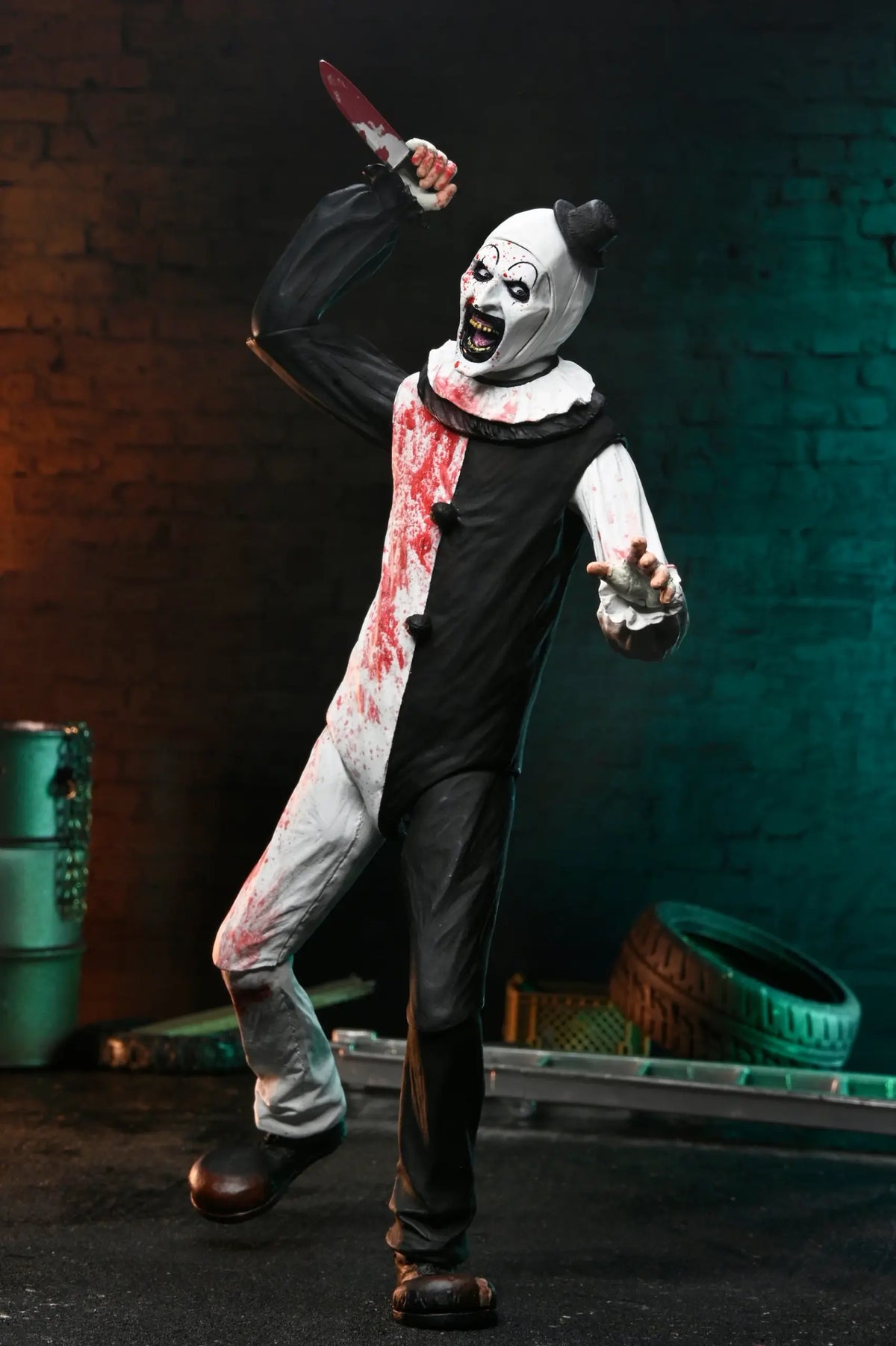 NECA Terrifier 2 – Art the Clown Ultimate 7″ Scale Action Figure (Blood Splattered)