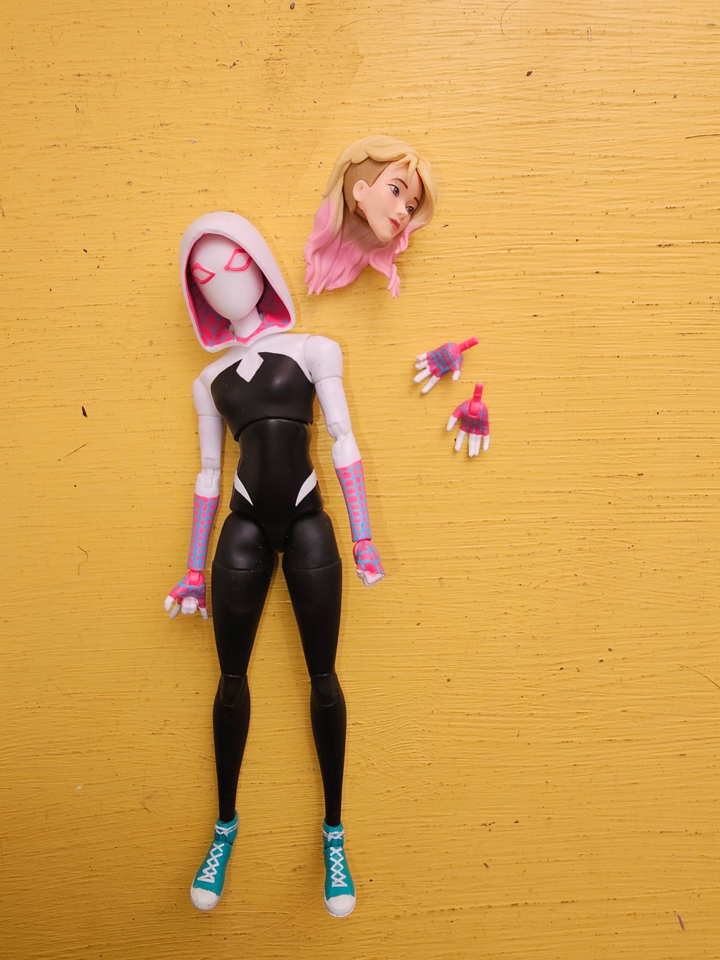 Marvel Legends Across the Spider-Verse Spider-Gwen Part 1