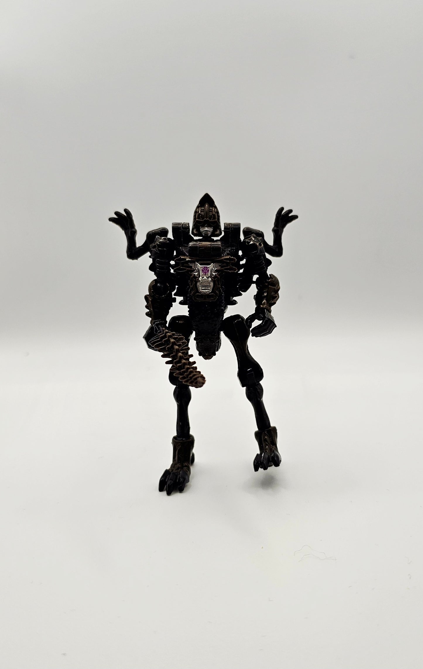 Transformers WFC Kingdom Core Class Vertebreak