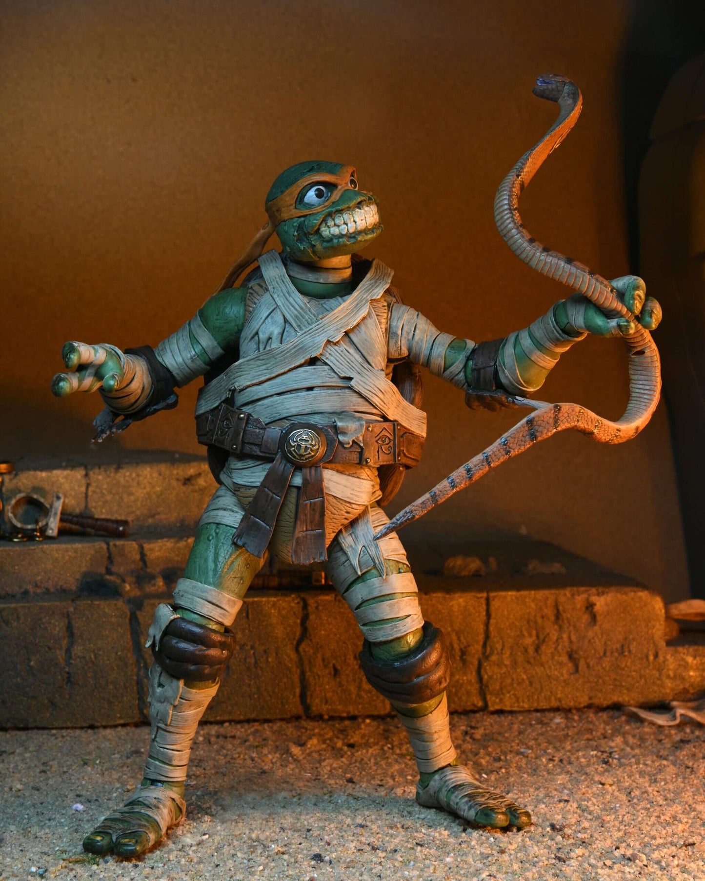 NECA Universal Monsters X Teenage Mutant Ninja Turtles Ultimate TMNT Michelangelo as The Mummy 7" Scale Figure