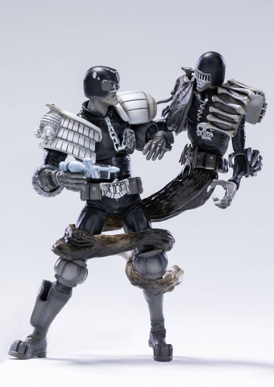 Hiya Toys SDCC 2022 JUDGE DREDD VS DEATH BLACK & WHITE PX 1/8 ACTION FIGURE 2PK